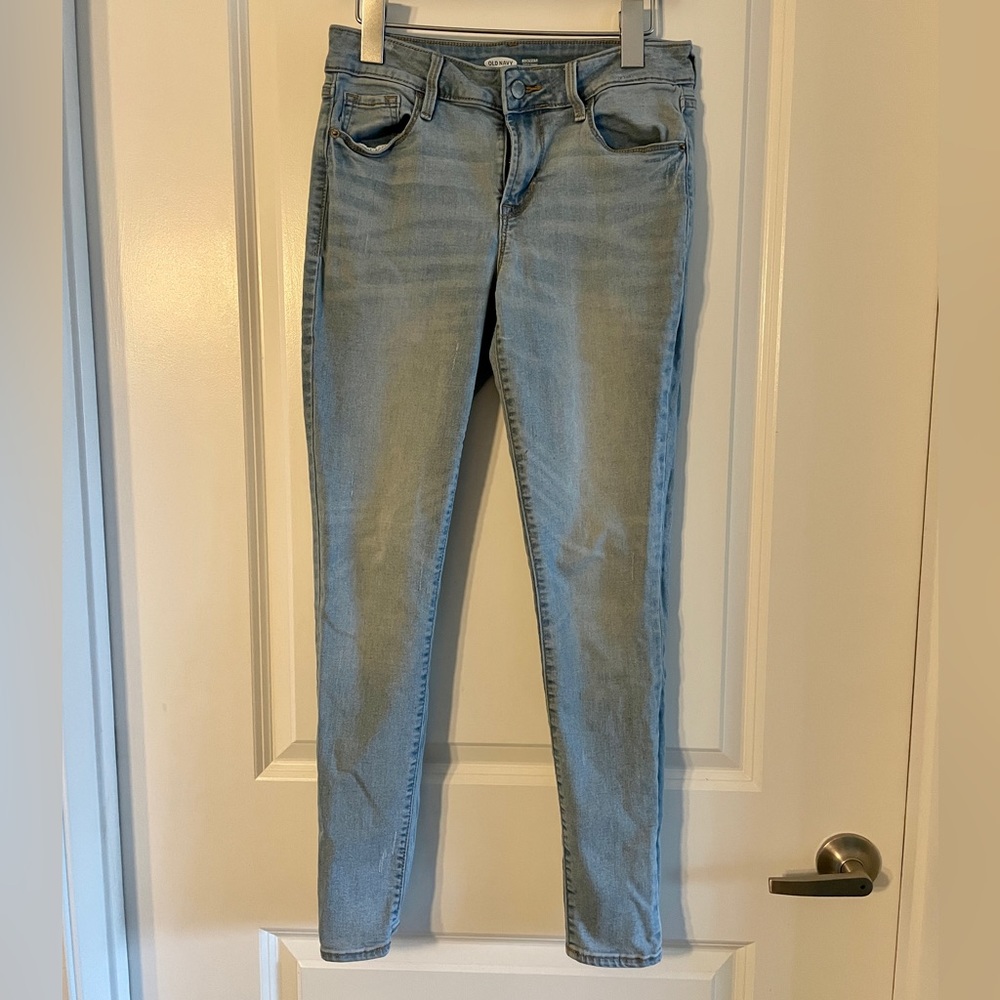 Light wash skinny jeans